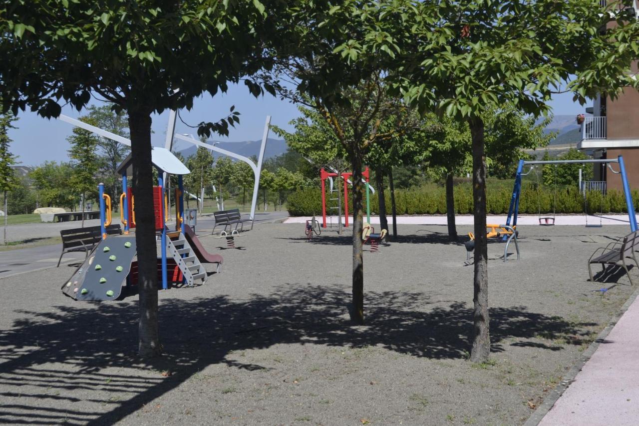 Sabiñánigo Apartamento Las Margas Golf Pirineo Aragones מראה חיצוני תמונה